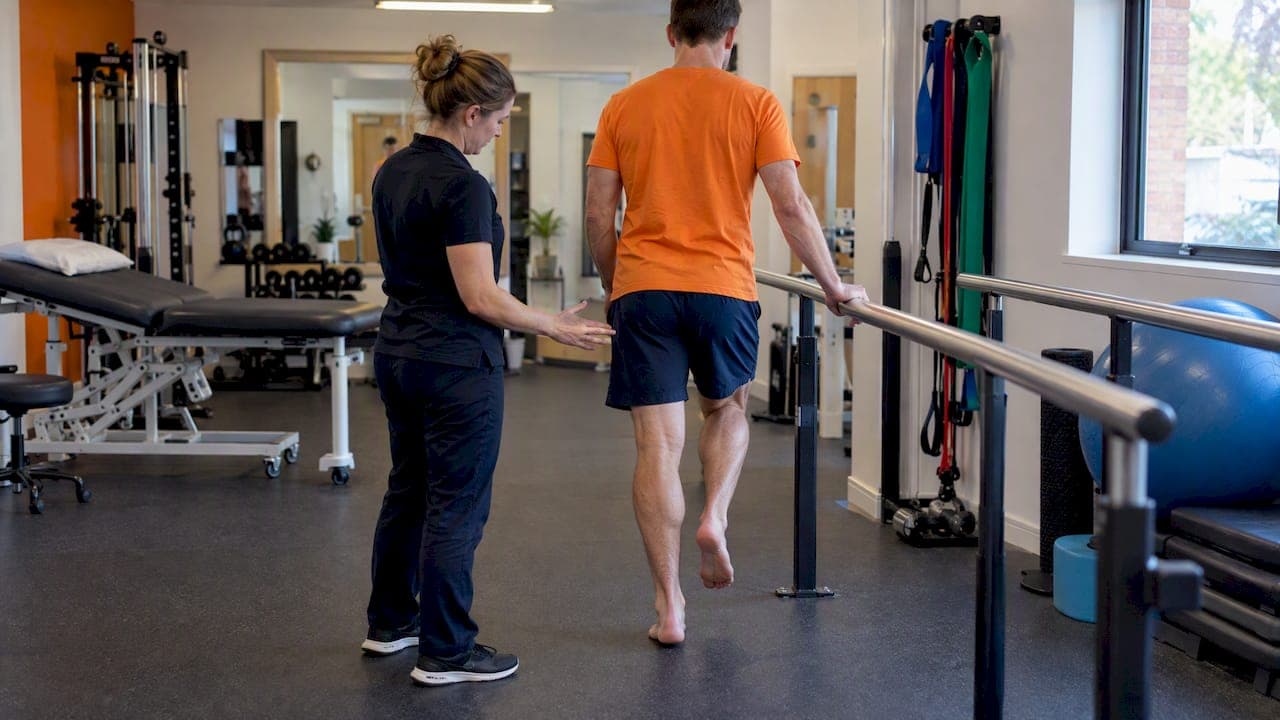 Recover mild calf strains in 2–6 weeks with UK functional milestones